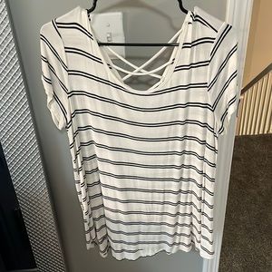 Maurices size large 24/7 tee